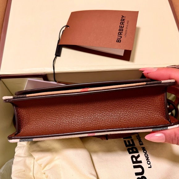 Burberry Hampshire Check Leather Crossbody Bag - Picture 6 of 16